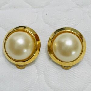 Vintage Marvella Gold Tone Clip On Button Cream Faux Pearl Earrings Round